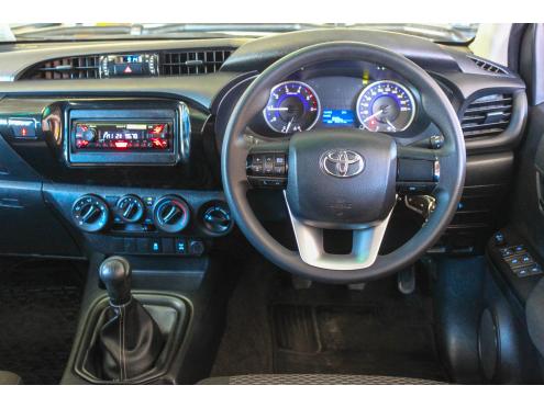 Gruppe AE: TOYOTA HILUX 2.4D DOUBLE CAB 4X4